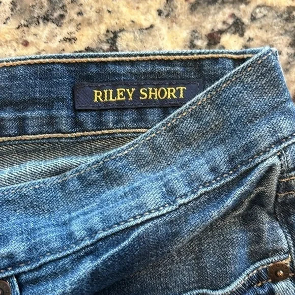 Lucky Riley Jean Shorts W/ Knit Designs and Fringed Hems Sz 27/4 - Picture 4 of 10